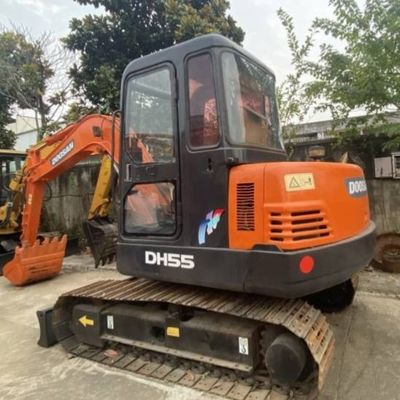 حفرة مزروعة مستعملة صغيرة DOOSAN 55 الحفرة الزحفية معدات البناء