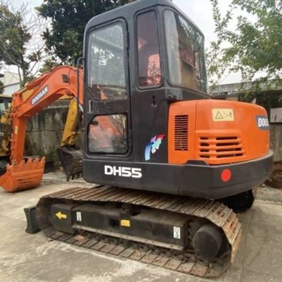 حفرة مزروعة مستعملة صغيرة DOOSAN 55 الحفرة الزحفية معدات البناء
