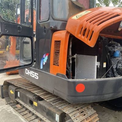 حفرة مزروعة مستعملة صغيرة DOOSAN 55 الحفرة الزحفية معدات البناء