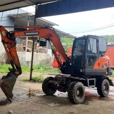 حفرة صغيرة ذات عجلات مستعملة حفرة DOOSAN DH60 حفرة مستعملة 5550 كجم