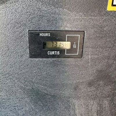 الصفراء هيونداي 305 حفرة مستعملة حفرة 198kw 1900rpm آلة بناء يدوية ثانية