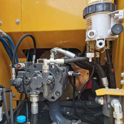 الجهاز الحفري الهيدروليكي XCMG XE135 مع مسار الزحف